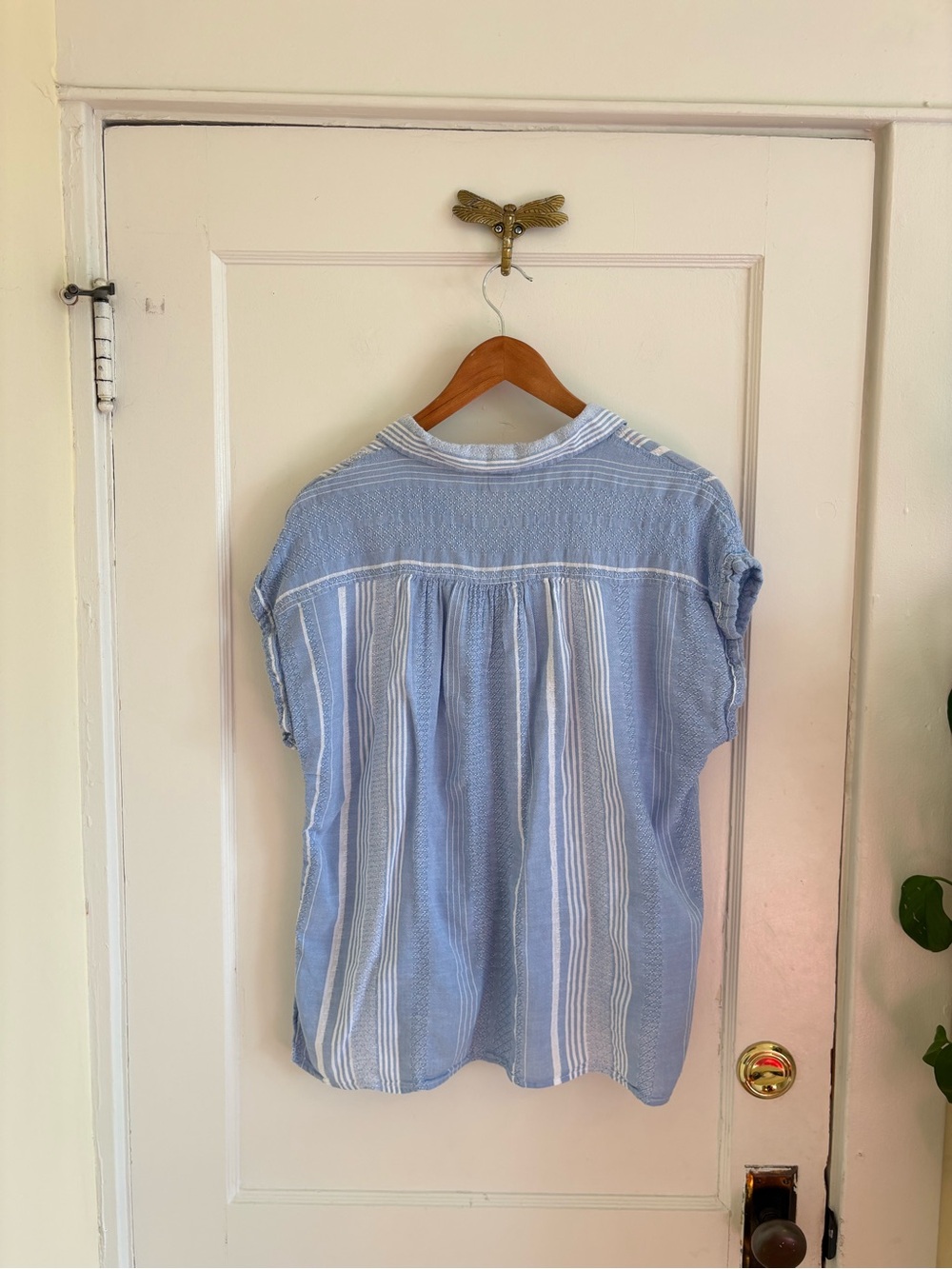 Light Blue Striped Textured Button-Up Shirt Coastal Grandma Size Large - Picture 5 of 7